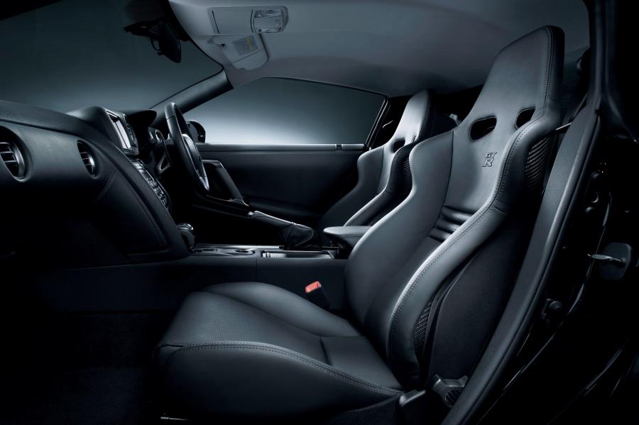 Nissan GT-R Spec V 2011 года  (фото 2 из 4)